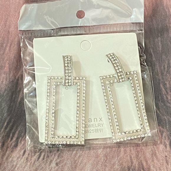 Earring - Picture 3 of 3